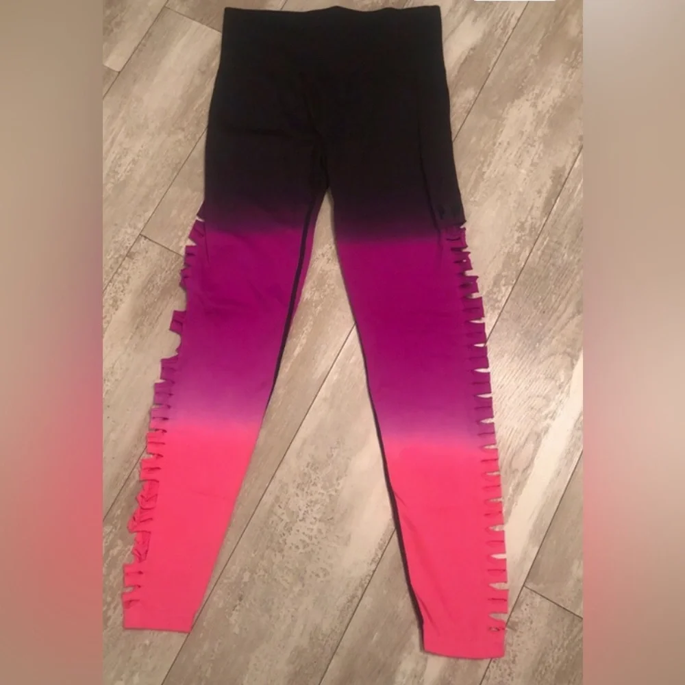 VSpink rare htf side cut leggings size medium price firm last price❌ - Picture 3 of 9